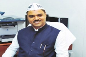 Delhi Law Minister Jitender Tomar resigns, following his custody to the police