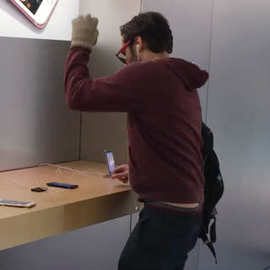 French man smashes more than 12 iPhones from Apple Store